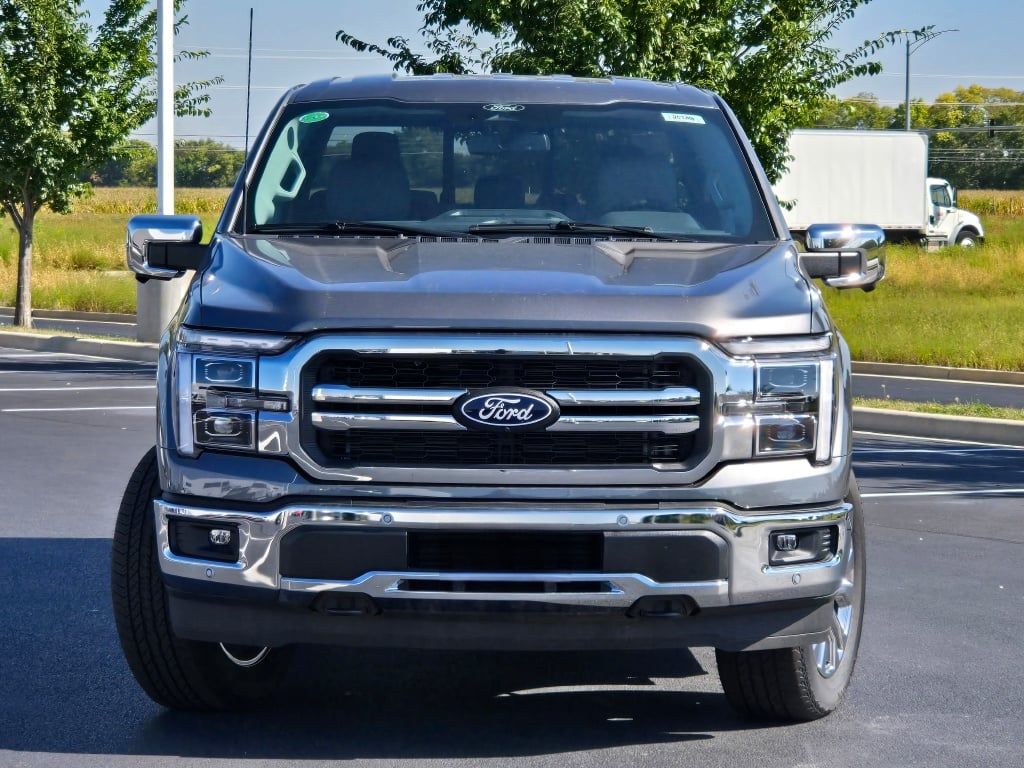 2025 Ford F-150 Lariat photo 2