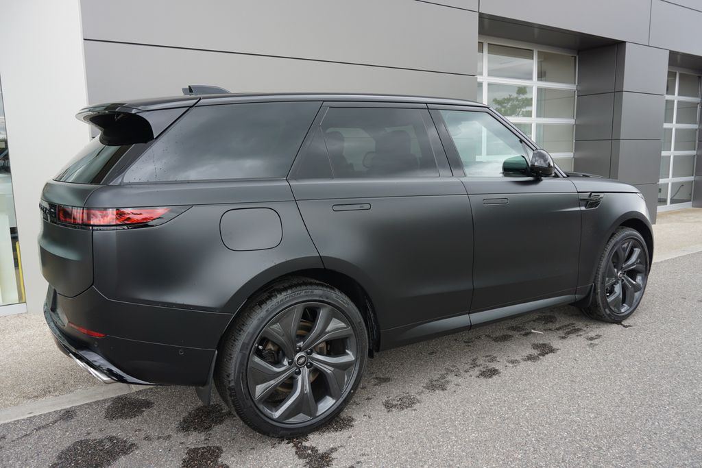 2025 Land Rover Range Rover Sport SE photo 4