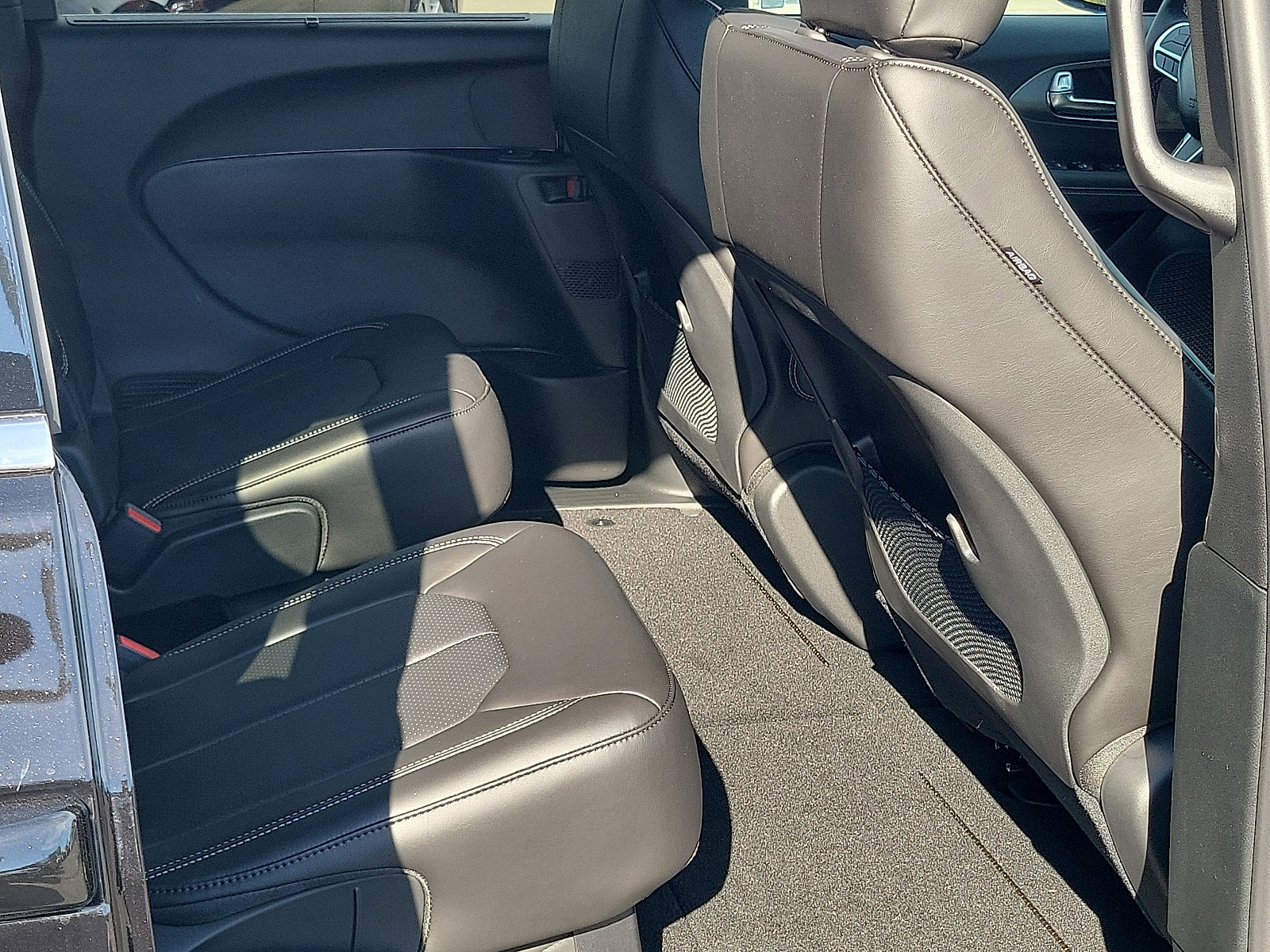 2025 Chrysler Voyager LX photo 13