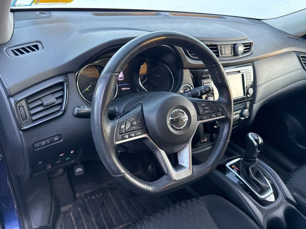 2018 Nissan Rogue SV photo 2