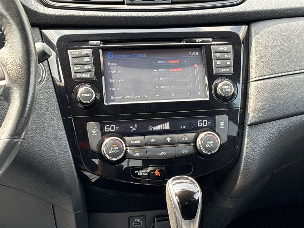 2017 Nissan Rogue SV photo 18
