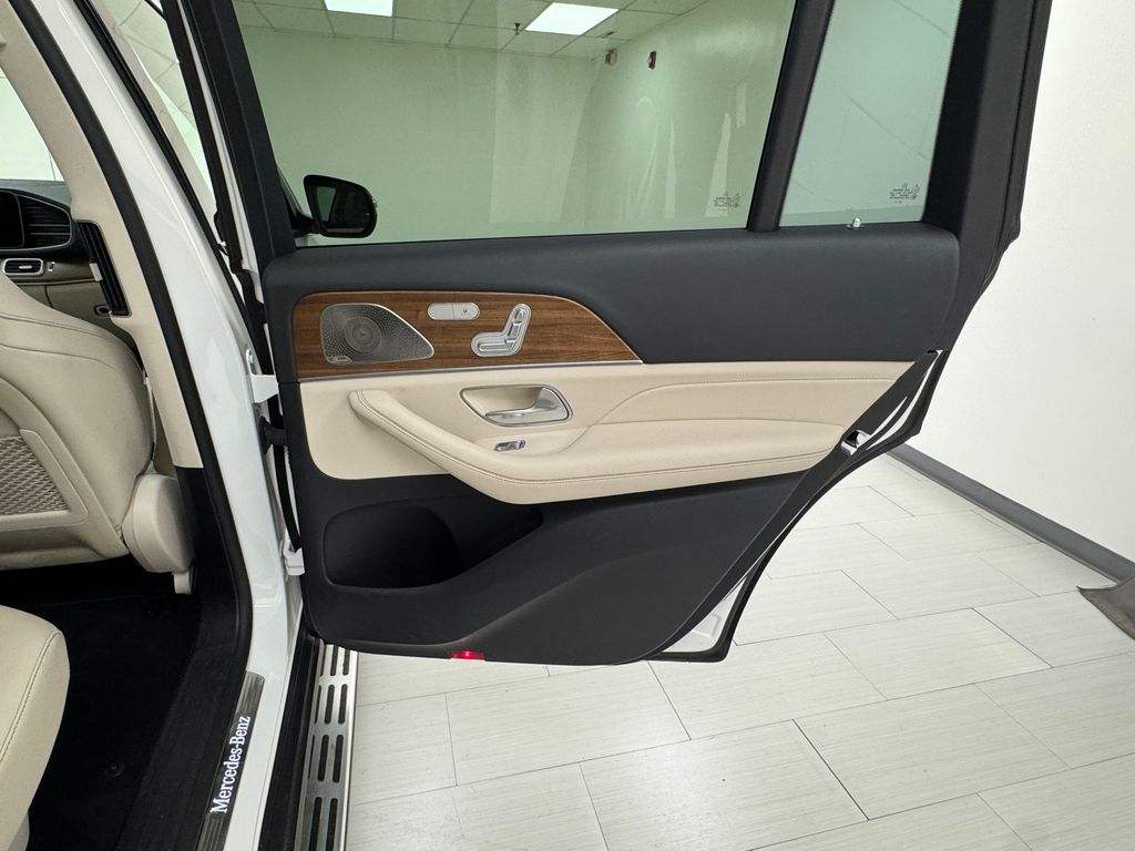 2022 Mercedes Benz GLS 450 4MATIC photo 16