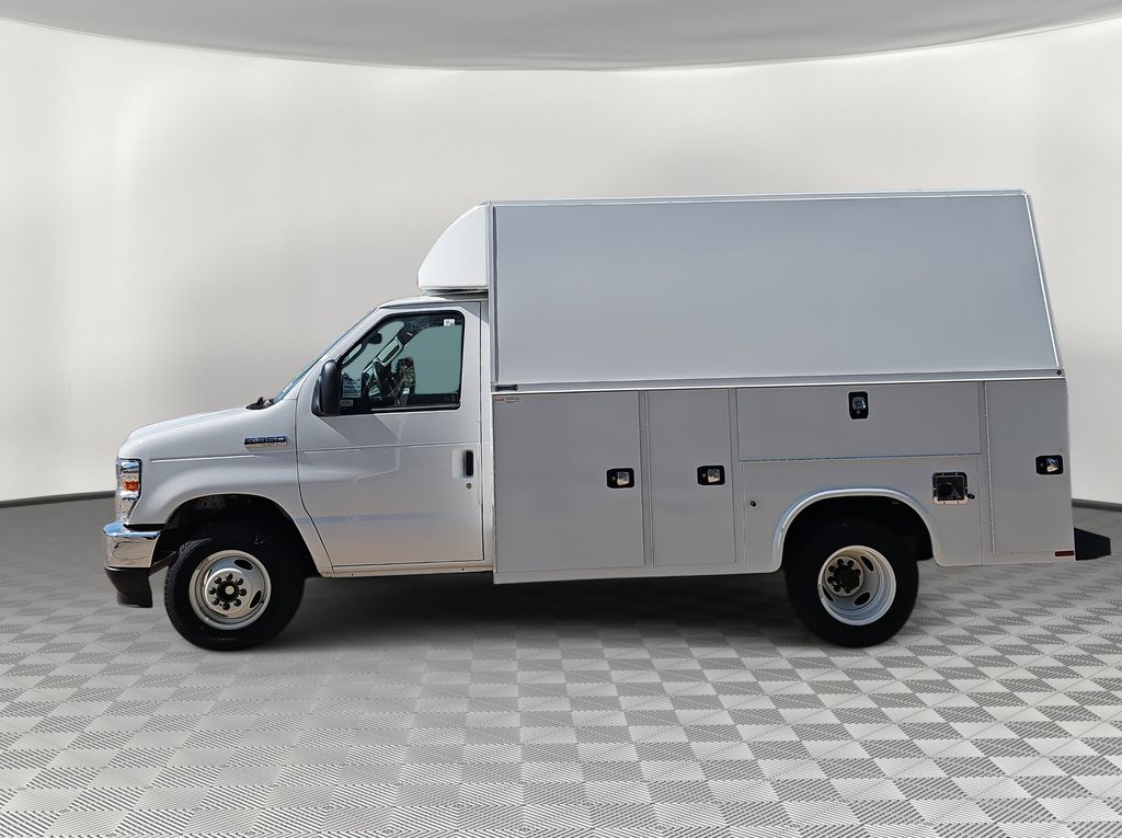 2025 Ford E-350 photo 5