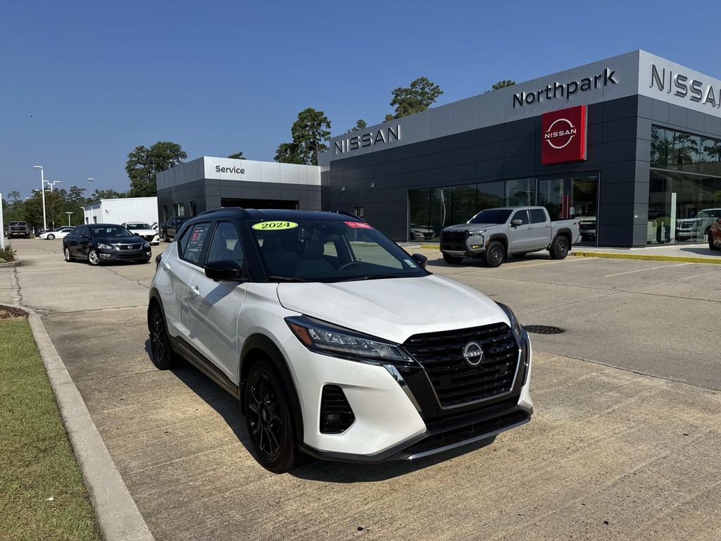 2024 Nissan Kicks SR photo 3