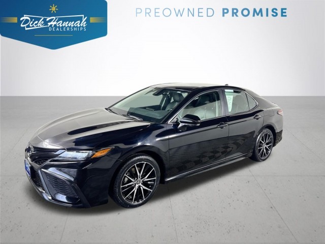 2024 Toyota Camry SE's photo