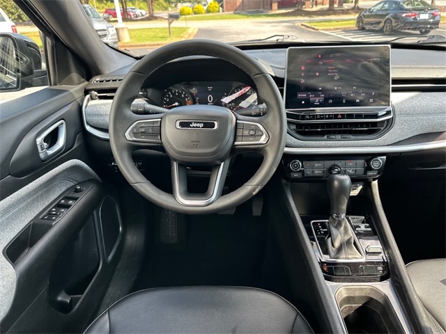 2023 Jeep Compass Latitude photo 9