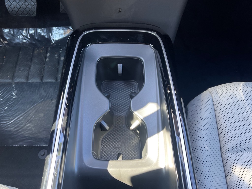2025 Volkswagen ID.4 Pro Plus photo 11