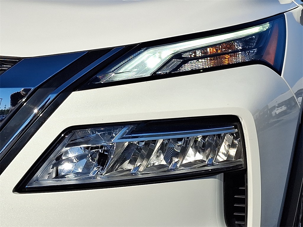 2023 Nissan Rogue SV photo 10