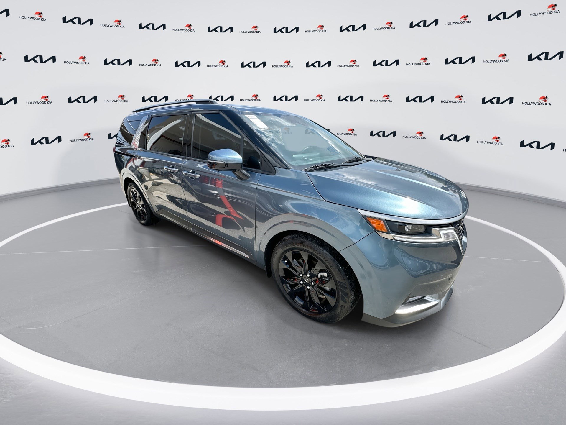 2024 Kia Carnival SX photo 2