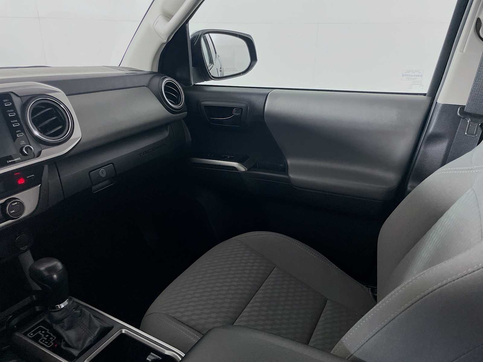 2022 Toyota Tacoma SR5 photo 21