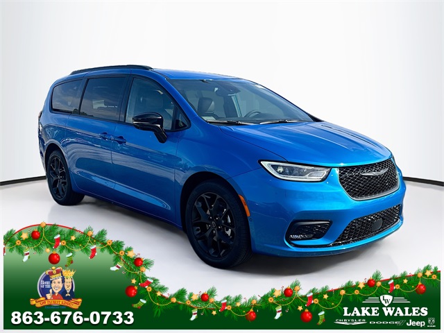 2026 Chrysler Pacifica Select's photo