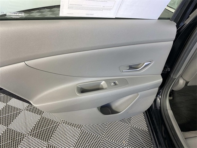 2022 Hyundai Elantra SEL photo 22