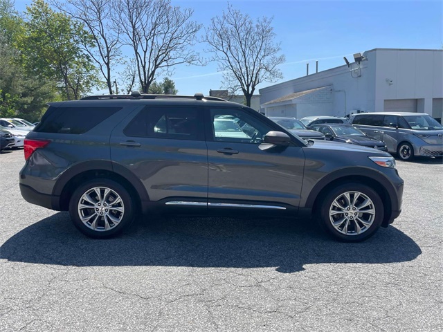 2020 Ford Explorer XLT photo 3