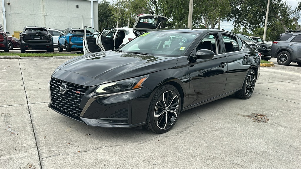 2023 Nissan Altima 2.5 SR photo 3