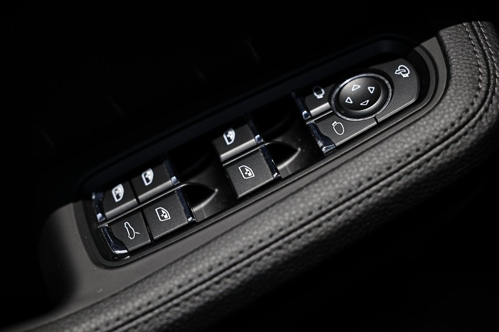 2024 Porsche Macan T photo 20