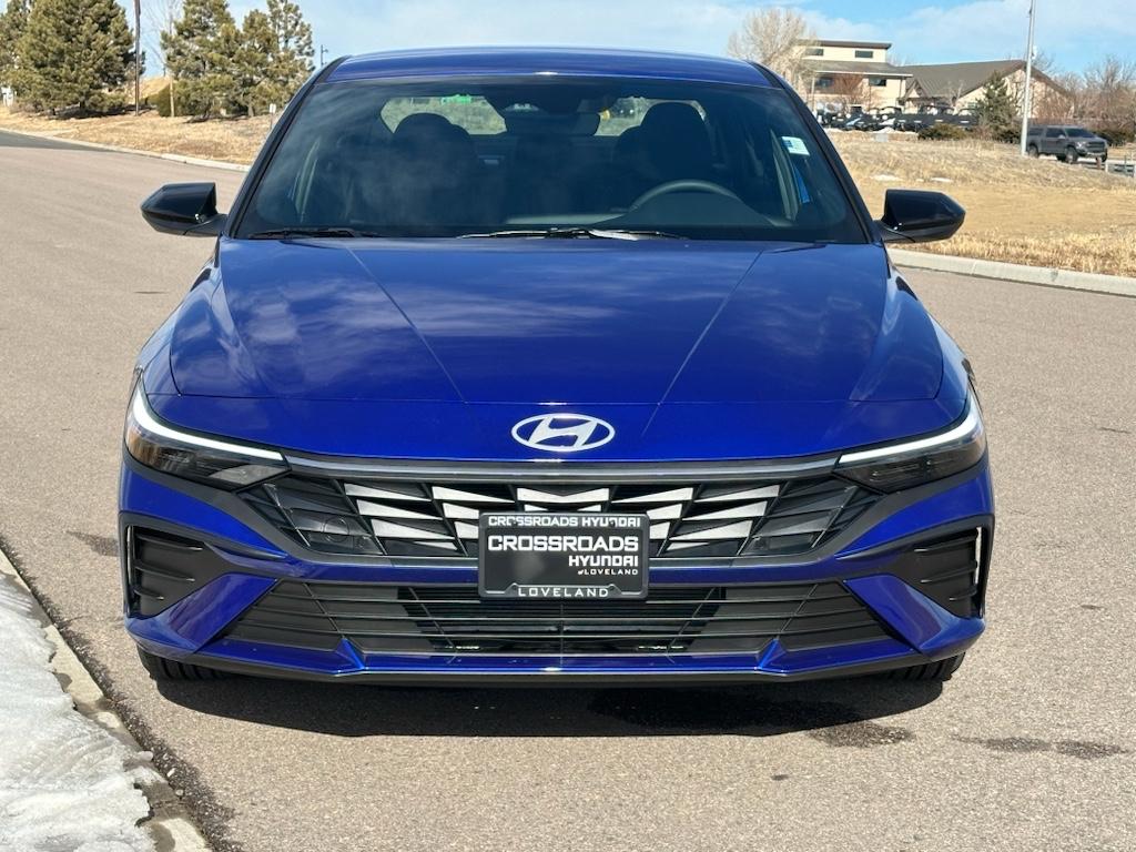 2025 Hyundai Elantra SEL Sport photo 2