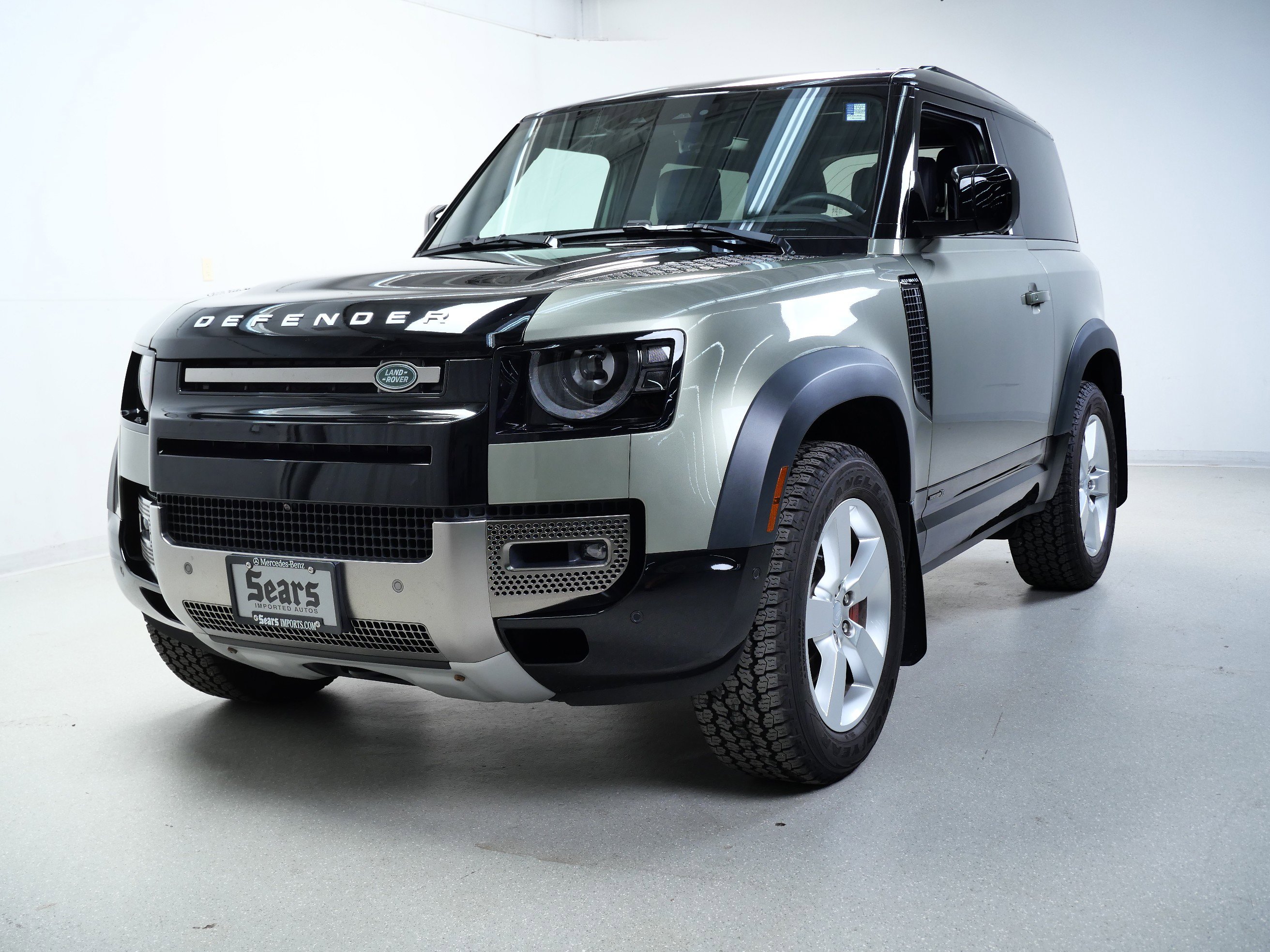 2023 Land Rover Defender 90 X photo 10