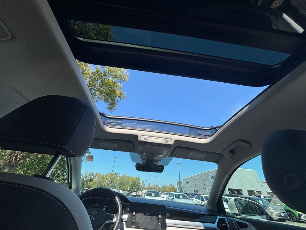 2025 Volkswagen Taos SE photo 19