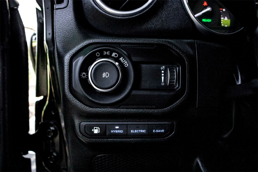 2023 Jeep Wrangler Sahara 4xe photo 15