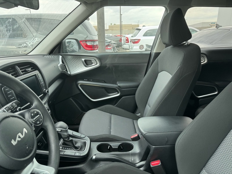 2023 Kia Soul LX photo 2