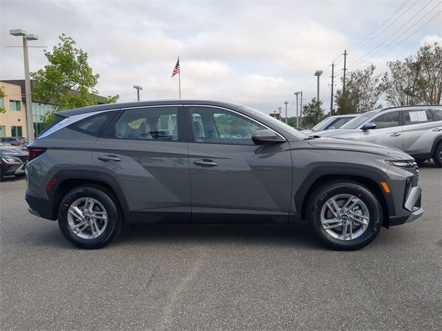 2025 Hyundai Tucson SE photo 2