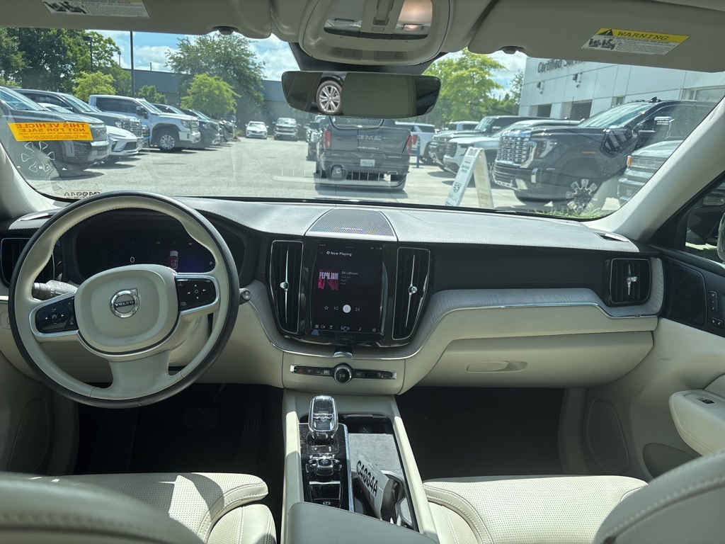 2022 Volvo XC60 B5 Inscription photo 46