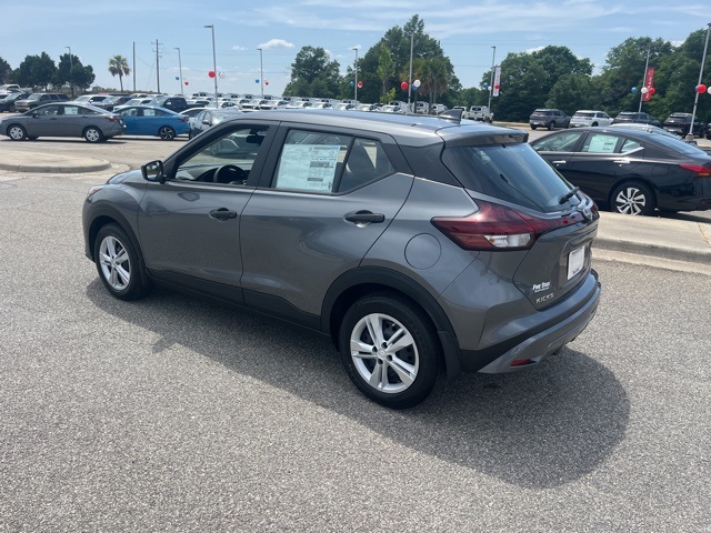 2025 Nissan Kicks Play S photo 3