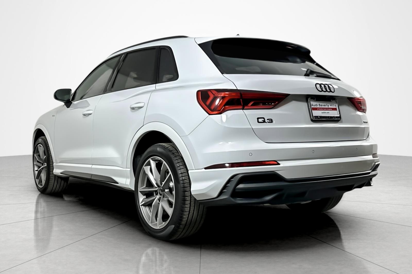2025 Audi Q3 S line Premium 45 TFSI photo 3
