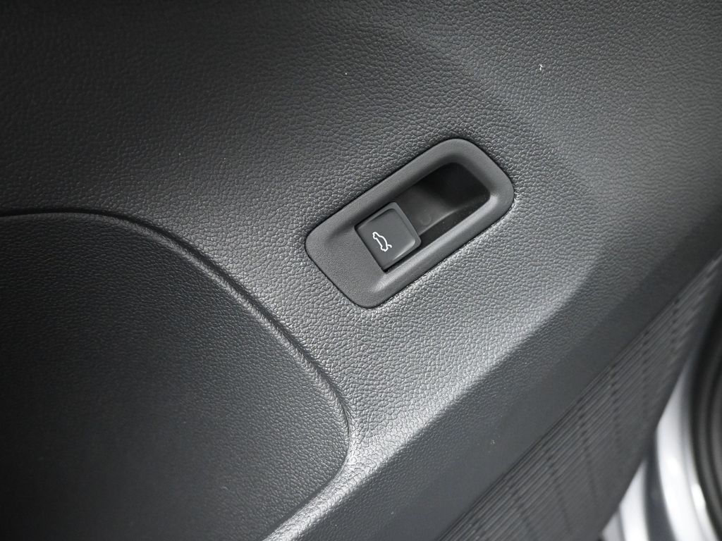 2025 Volkswagen Atlas Cross Sport SEL Premium R-Line photo 35