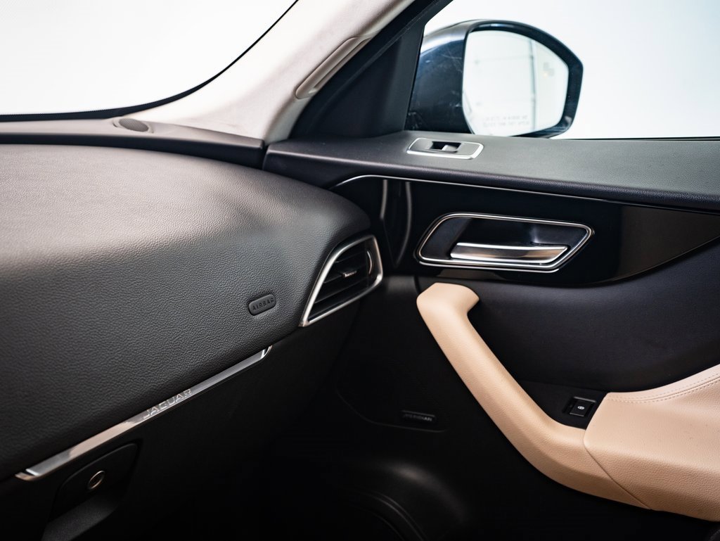 2018 Jaguar F-PACE Premium photo 31