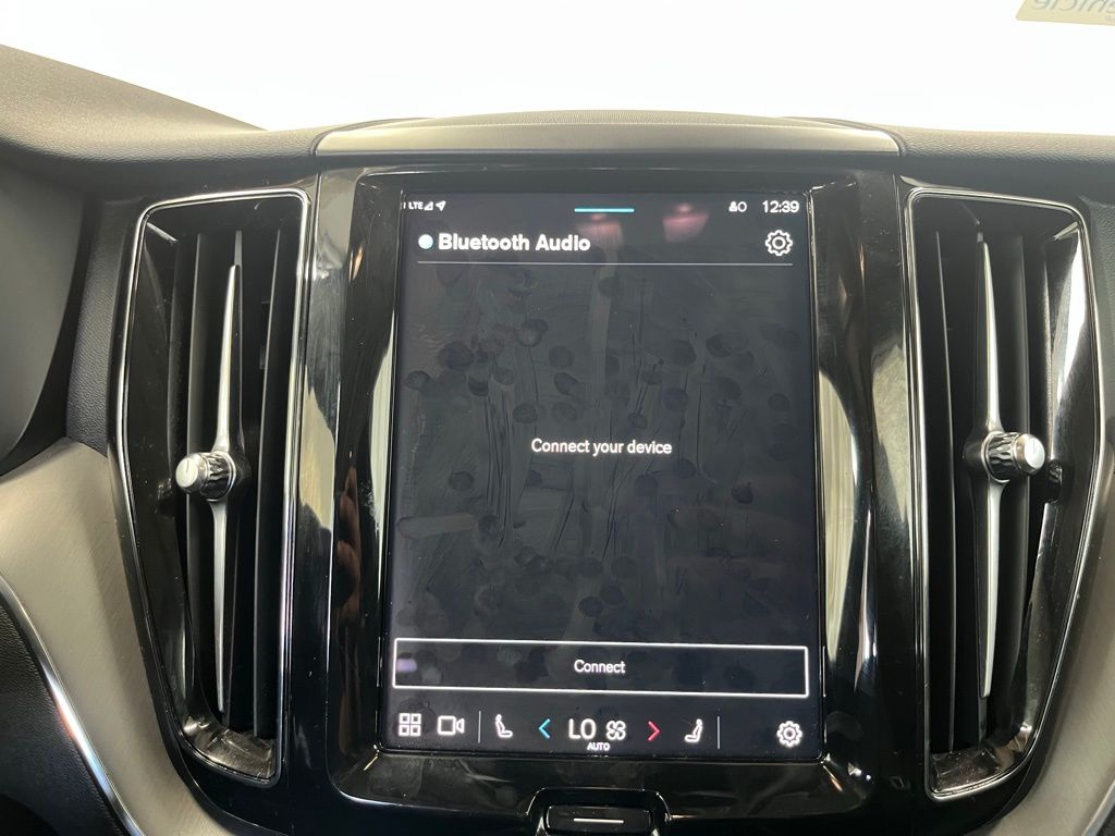 2024 Volvo XC60 B5 Core photo 16