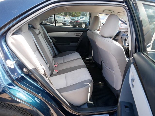 2019 Toyota Corolla LE photo 18