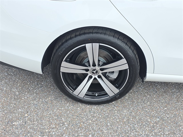 2025 Mercedes Benz C 300 photo 4