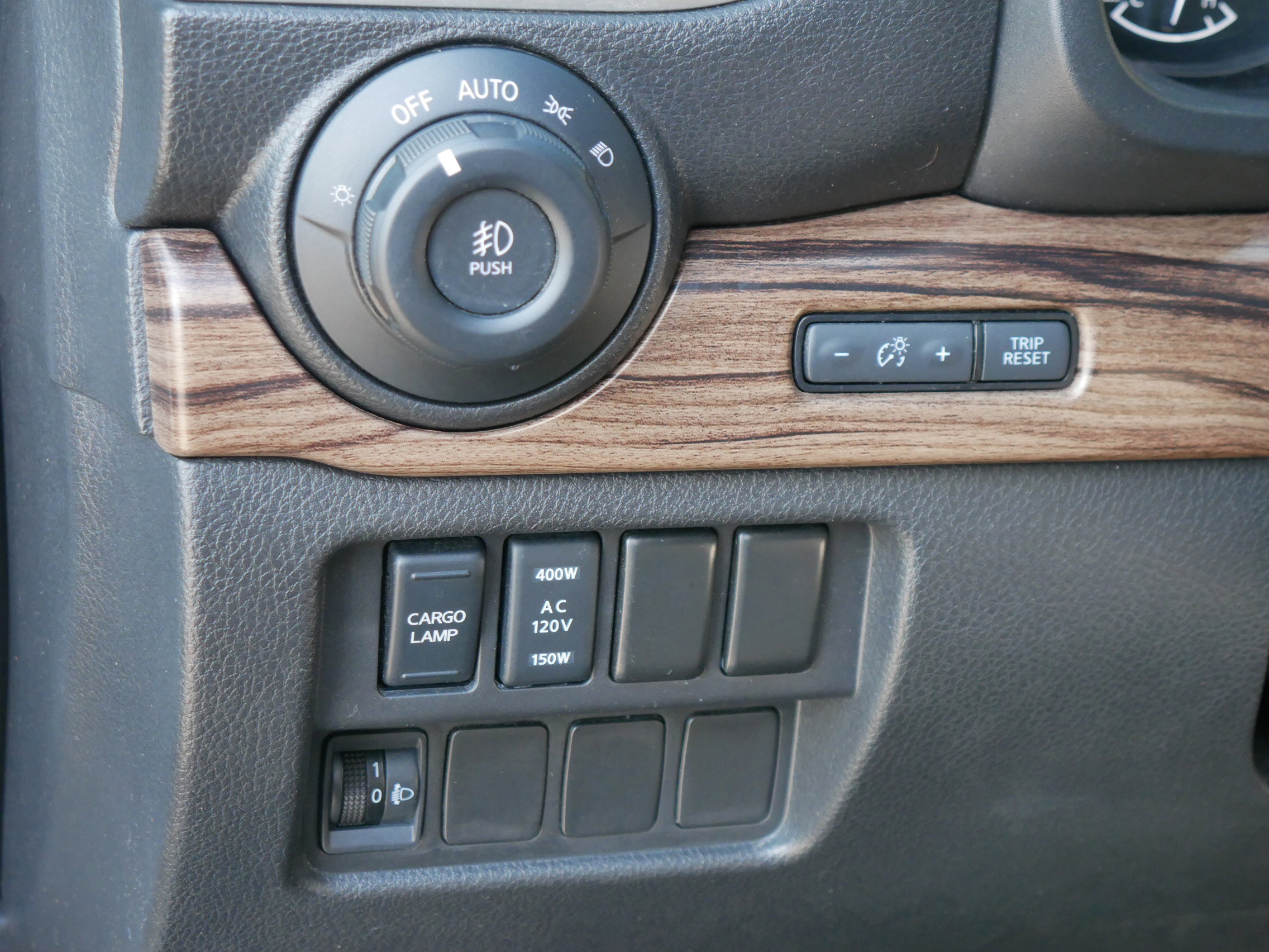 2021 Nissan Titan SL photo 4