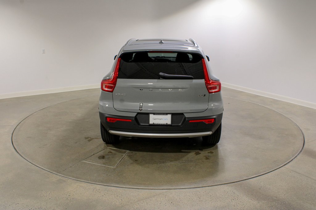 2025 Volvo XC40 Core photo 4