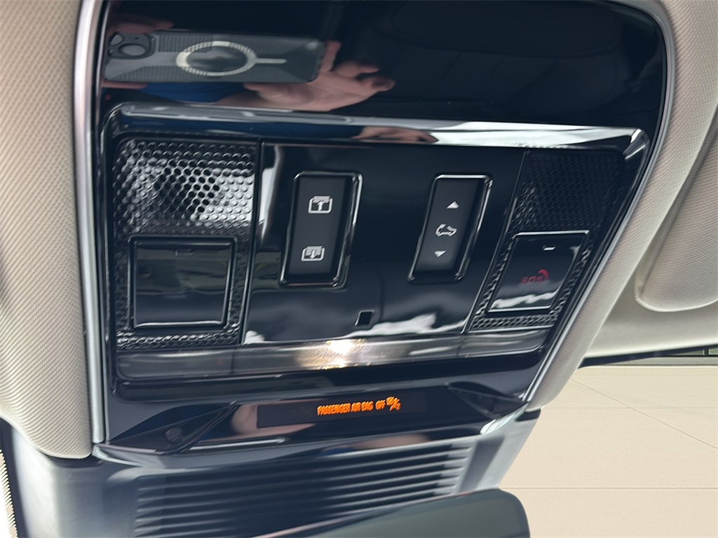 2025 Land Rover Range Rover SE photo 27