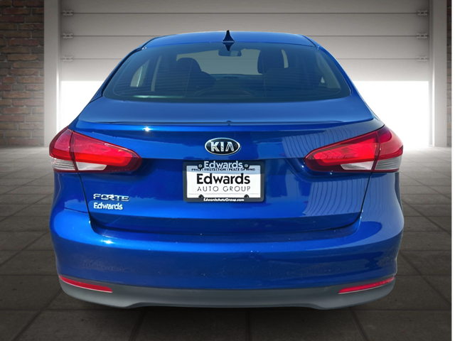 2017 Kia Forte LX Base photo 4