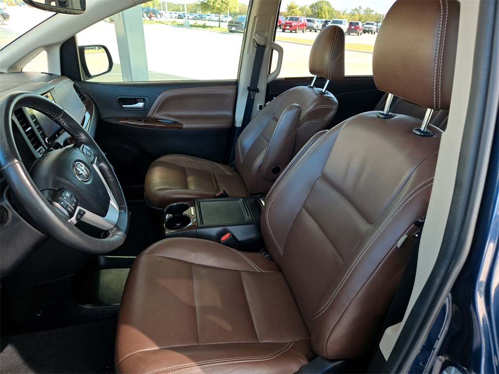 2019 Toyota Sienna Limited Premium photo 24
