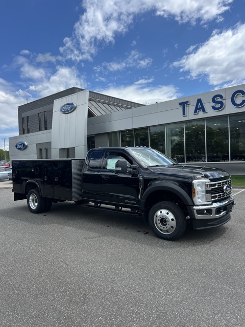 2025 Ford F-450 Super Duty Chassis Cab XLT's photo