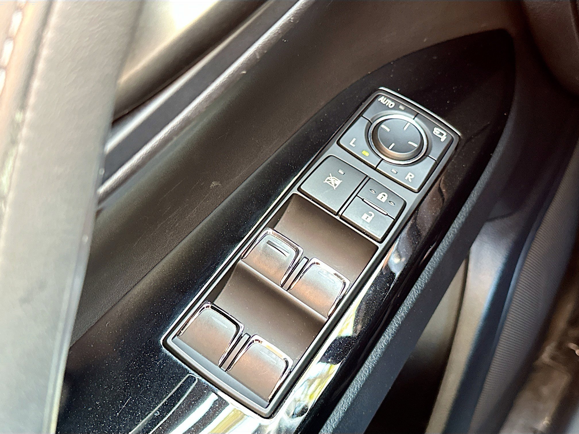 2020 Lexus LX 570 photo 18