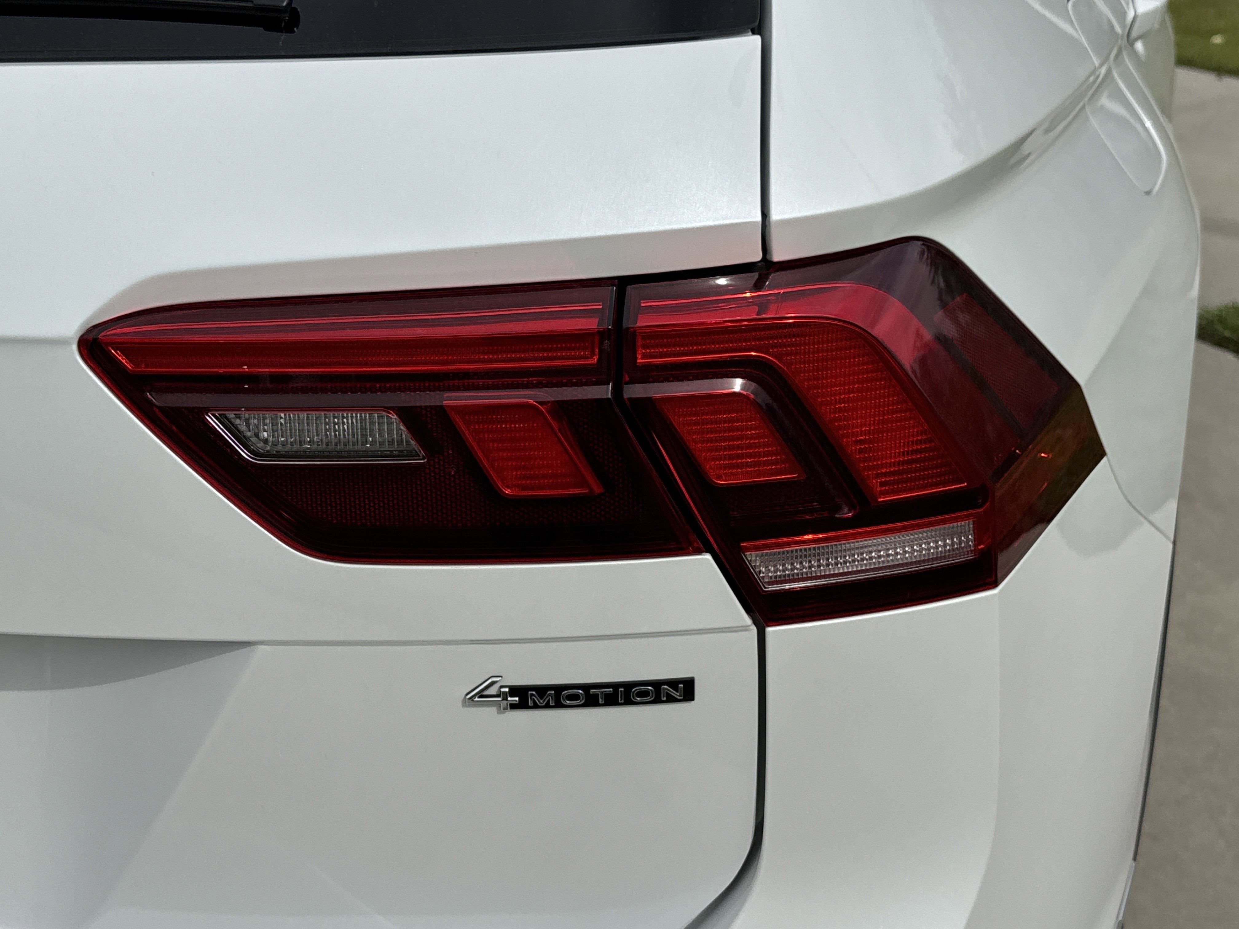 2023 Volkswagen Tiguan SE photo 4