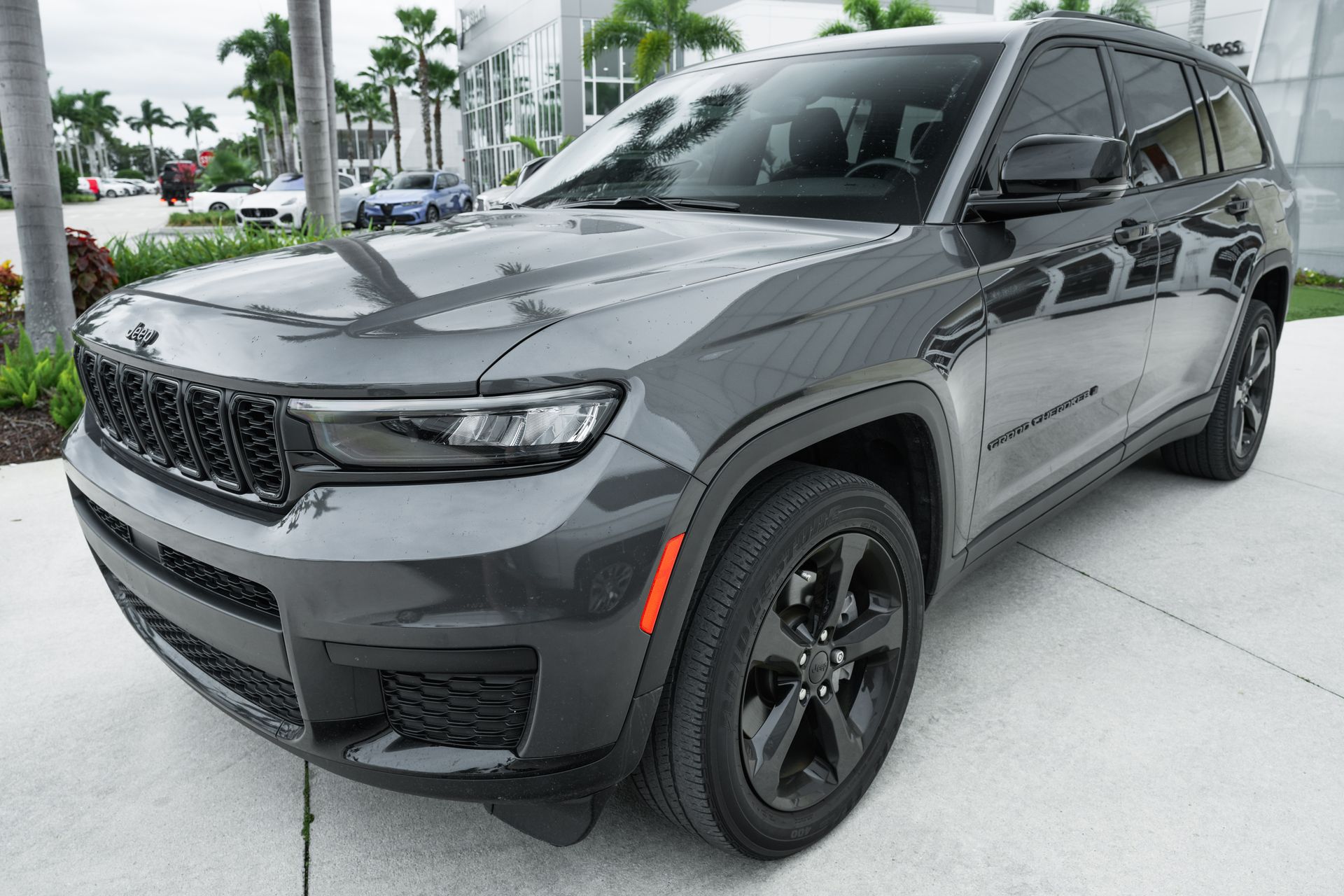 2021 Jeep Grand Cherokee Altitude photo 3