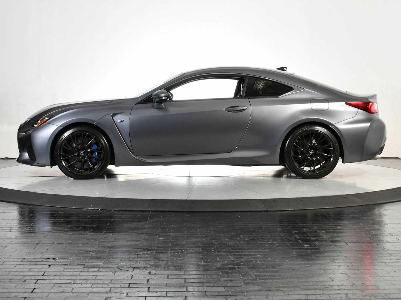 2019 Lexus RC F photo 2