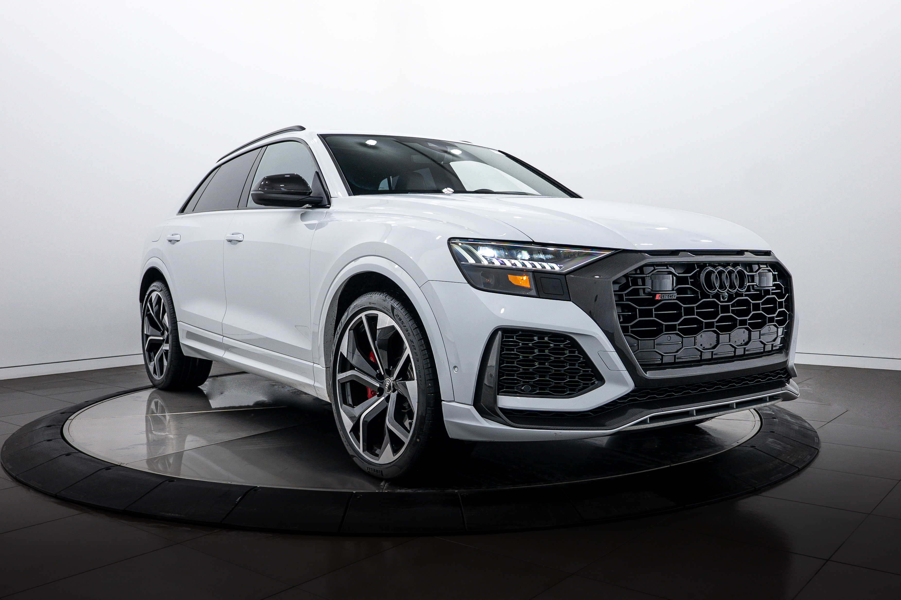 2022 Audi RS Q8 photo 2