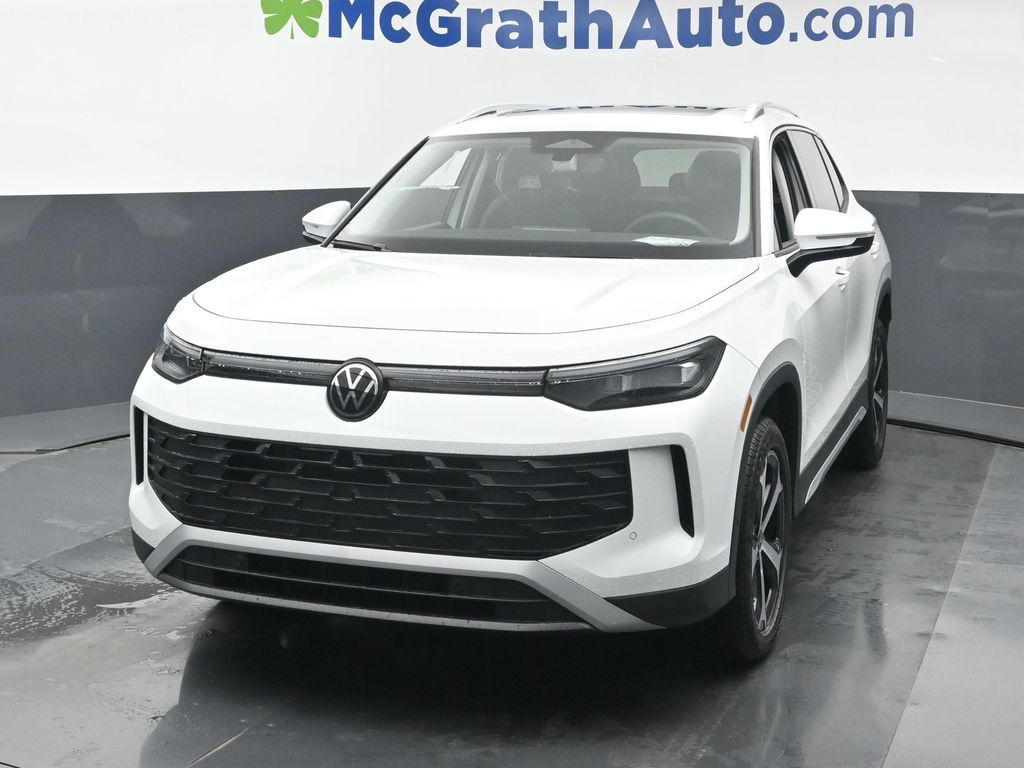 2025 Volkswagen Tiguan SE photo 3