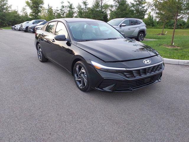 2025 Hyundai Elantra Limited photo 4