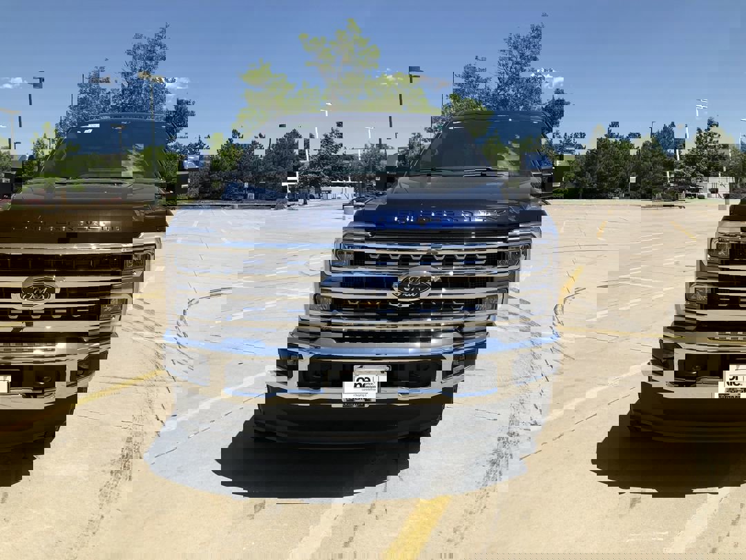 2025 Ford F-350 Lariat photo 3