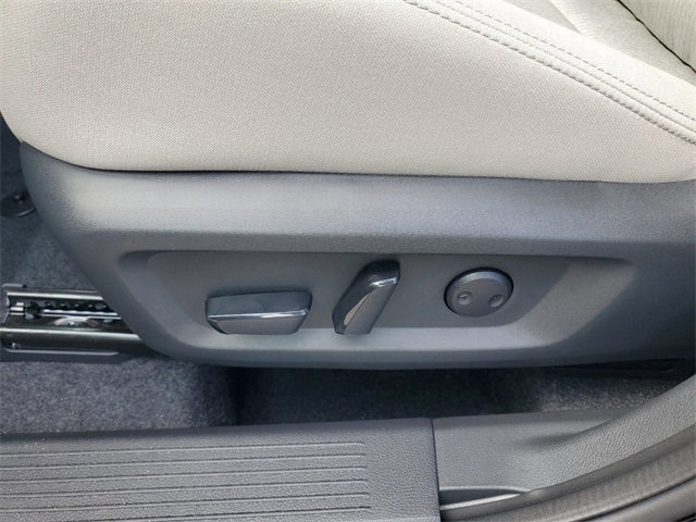 2025 Nissan Rogue SV photo 8