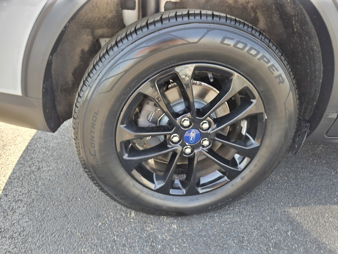 2020 Ford Escape SE Sport Hybrid photo 40