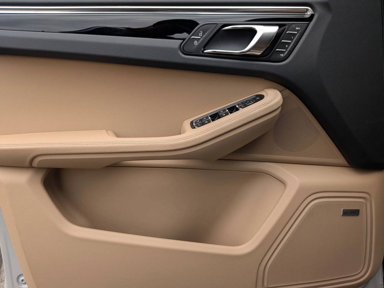 2026 Porsche Macan T photo 13